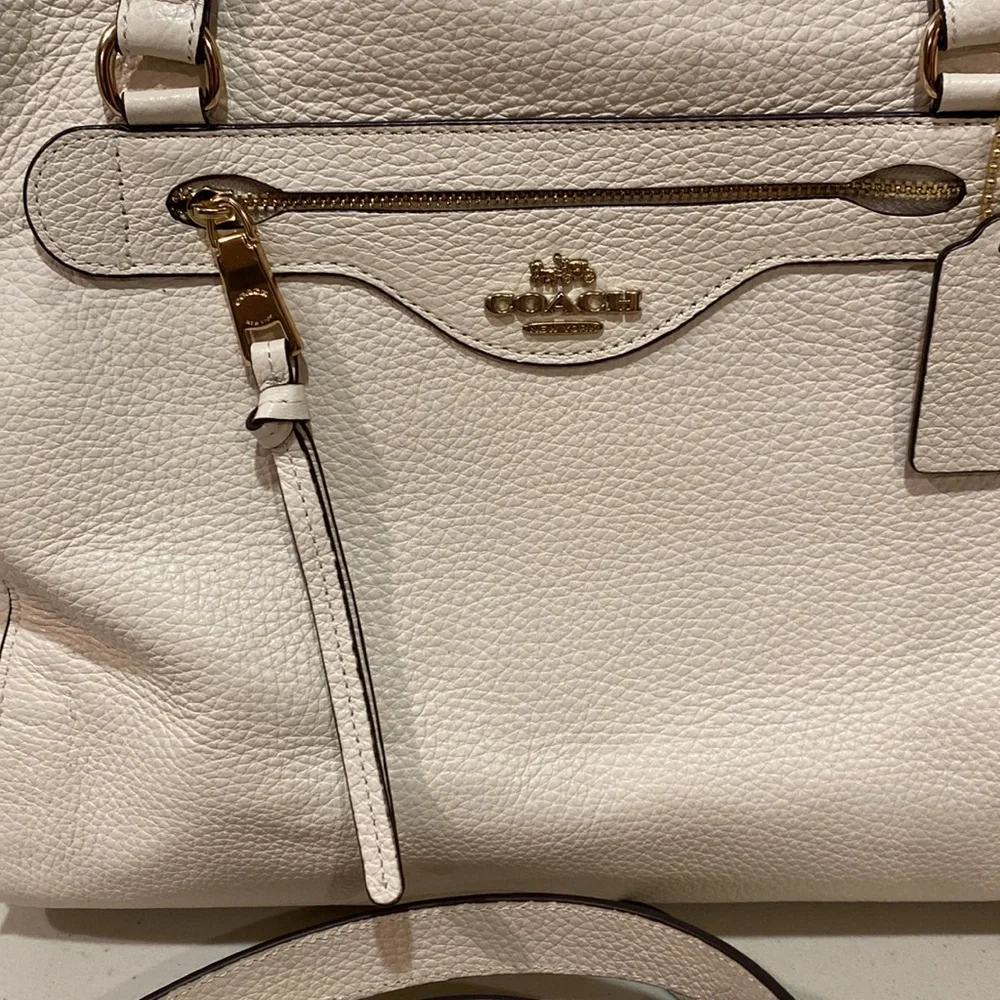 πCoach pebbled leather shoulder or purse-crossbody - Picture 4 of 16